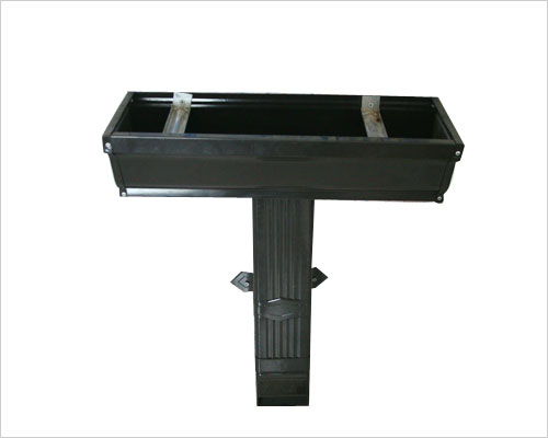 彩鋁落水系統(tǒng)雙曲線外觀的檐溝增加了檐口的線條層次感,搭配相應(yīng)雨水管.
